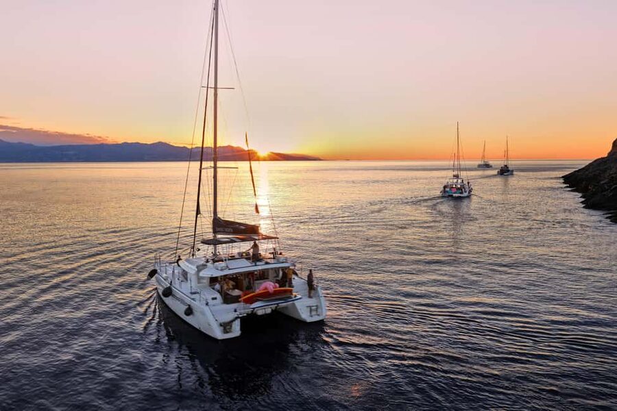 Heraklion: Dia Island Catamaran Cruise with Dinner and Wine - Why the afternoon departure works so well