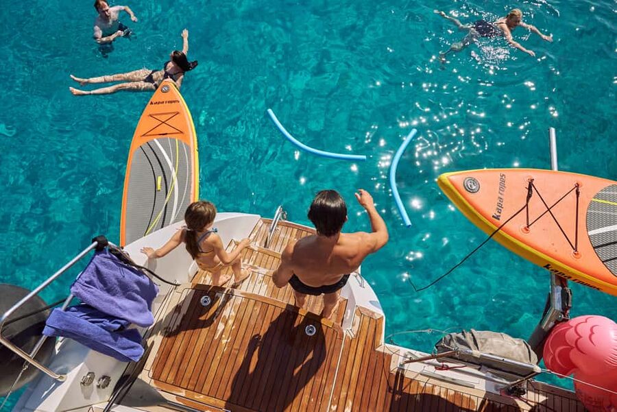 Heraklion: Dia Island Catamaran Cruise with Dinner and Wine - The one-hour sail to Dia Island