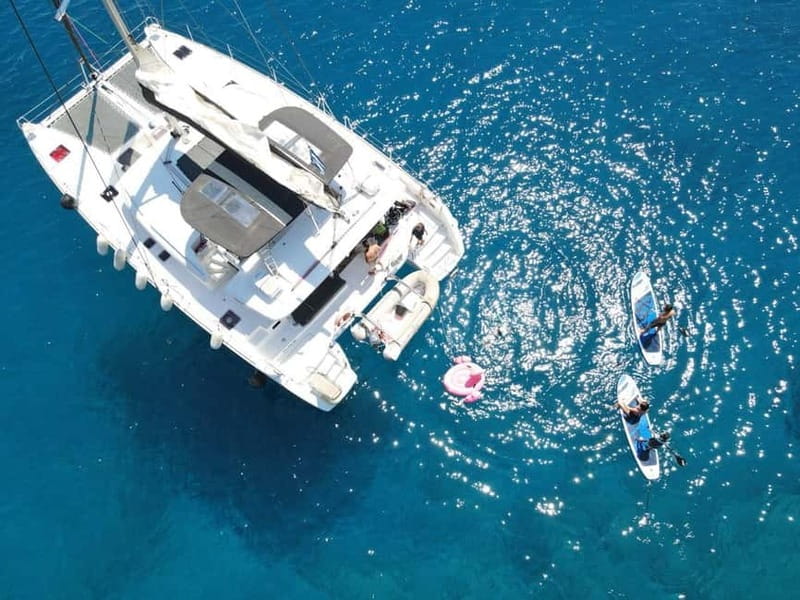 Heraklion: Dia Island Catamaran Cruise with Dinner and Wine - Boarding in Heraklion with coffee and Cretan snacks