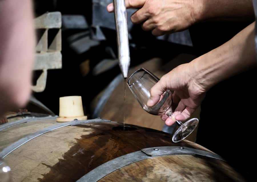 Hunter Valley: Wine, Chocolate and Lunch All Inclusive Tour - Chocolate and shopping finish the food trail