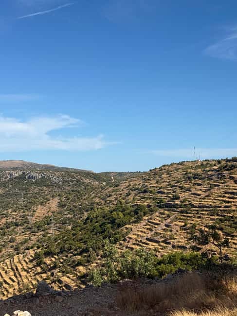 Hvar: Hvar Wine Tasting Experience - Crossing Hvar on the old road