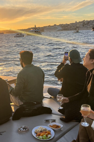Istanbul: Small Group Yacht Tour with Unlimited Wine