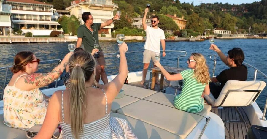 Istanbul: Small Group Yacht Tour with Unlimited Wine - Beylerbeyi Palace and the Asian shore