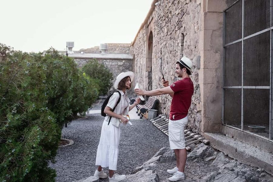 Khor Virap, Noravank and Birds' Cave Trip with Wine Tasting - Noravank among the red cliffs