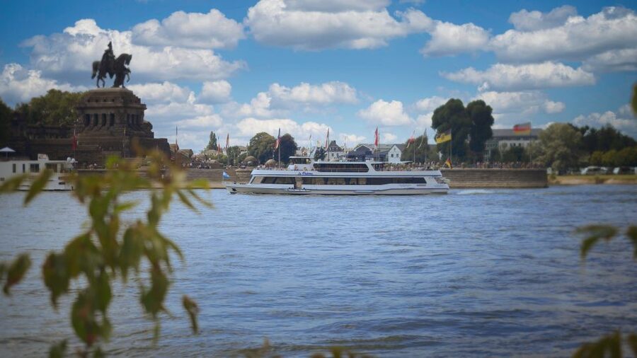 Koblenz: Christmas Boat Tour with Mulled Wine - Setting out from Koblenz’s riverside promenade