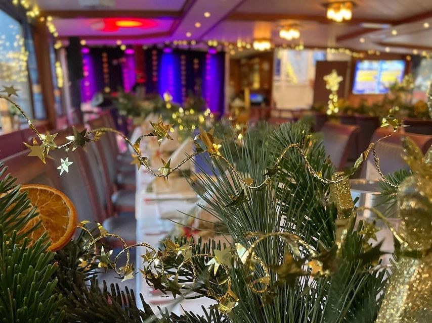 Koblenz: Christmas Boat Tour with Mulled Wine - Christmas music and a warm cup on the Rhine