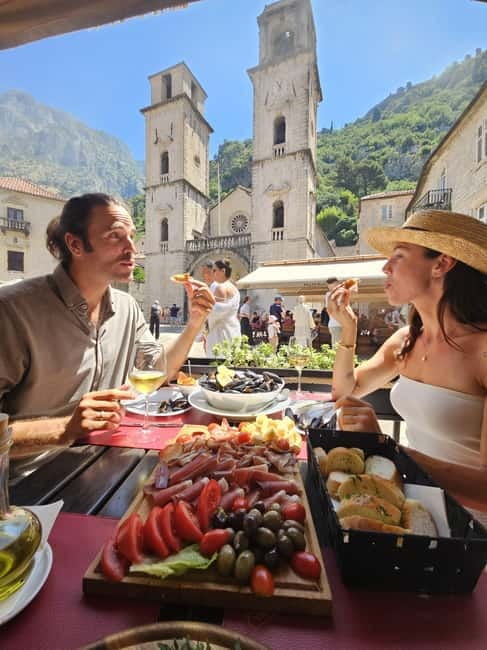 Kotor: Private Walking Tour with Wine and Food Tasting - The market stop and local flavors