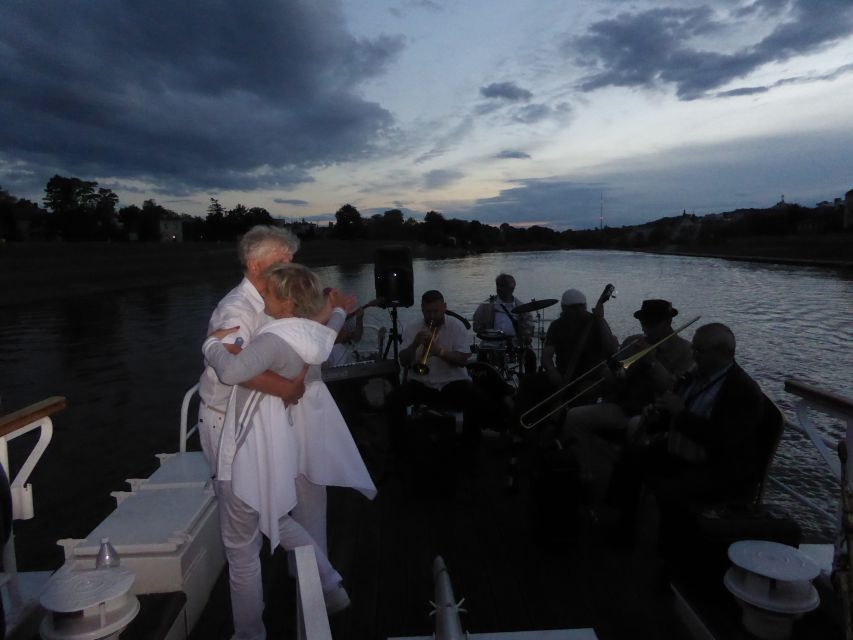 Krakow: Evening Cruise with a Glass of Wine - Timing, weather, and comfort