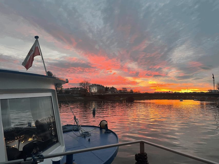 Krakow: Evening Cruise with a Glass of Wine - What the commentary is really like