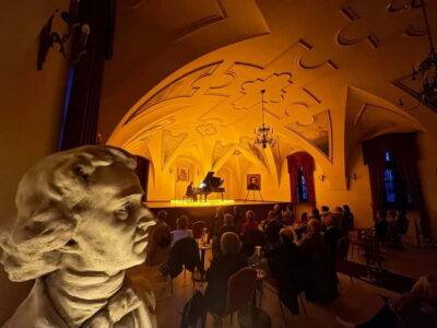 Krakow: Piano Trio Chopin & Friends Concert VIP with Wine