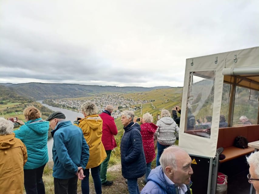 Kröv, Mosel: Covered wagon ride through the vineyards with wine tasting - What the covered wagon adds to the experience