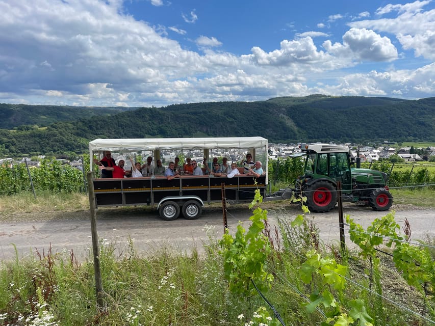 Kröv, Mosel: Covered wagon ride through the vineyards with wine tasting - Starting with Secco and setting off from Kröv