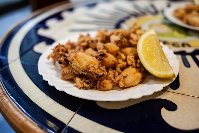 La Barceloneta Tapas & Wine & Drinks Tour in Barcelona - Starting at 7:00 pm in La Barceloneta