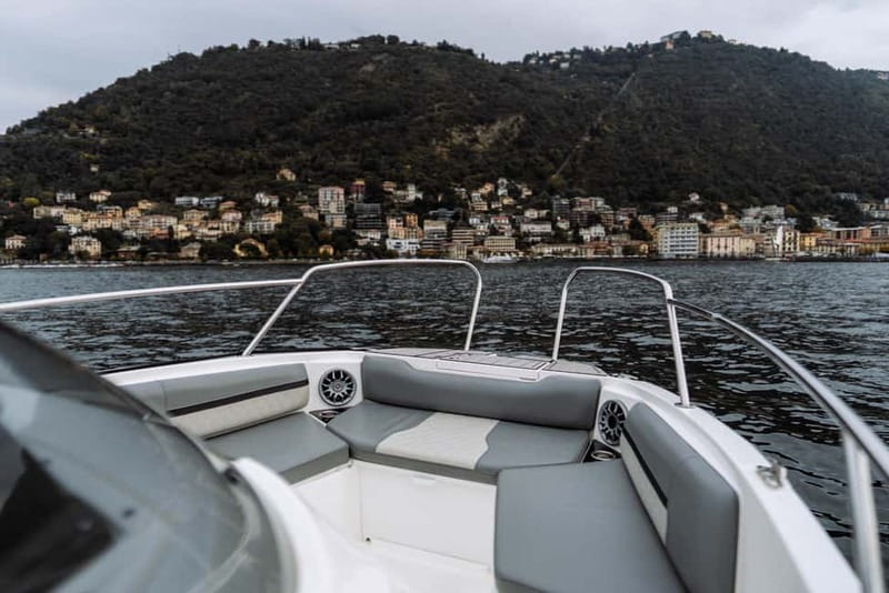 Lake Como: One-Hour Shared Boat Tour with Wine - Como to Cernobbio: the first change of scenery