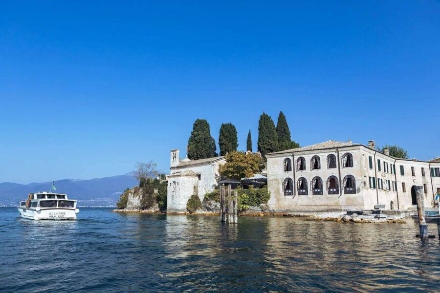 Lake Garda: Historic Castle Cruise with Wine Tasting - Swimming near Villa Canossa