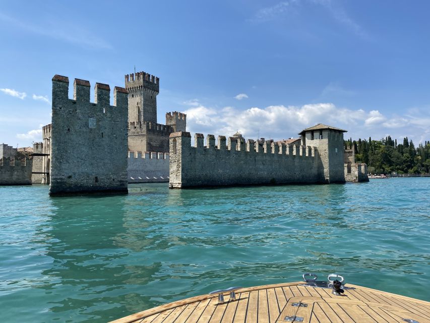 Lake Garda: Historic Castle Cruise with Wine Tasting - Torri del Benaco and the return to Sirmione