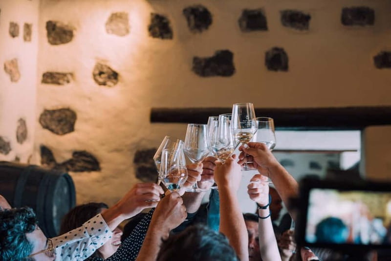 Lanzarote: Sunset vineyard tour with wine and chocolate tasting - Why this sunset setting matters