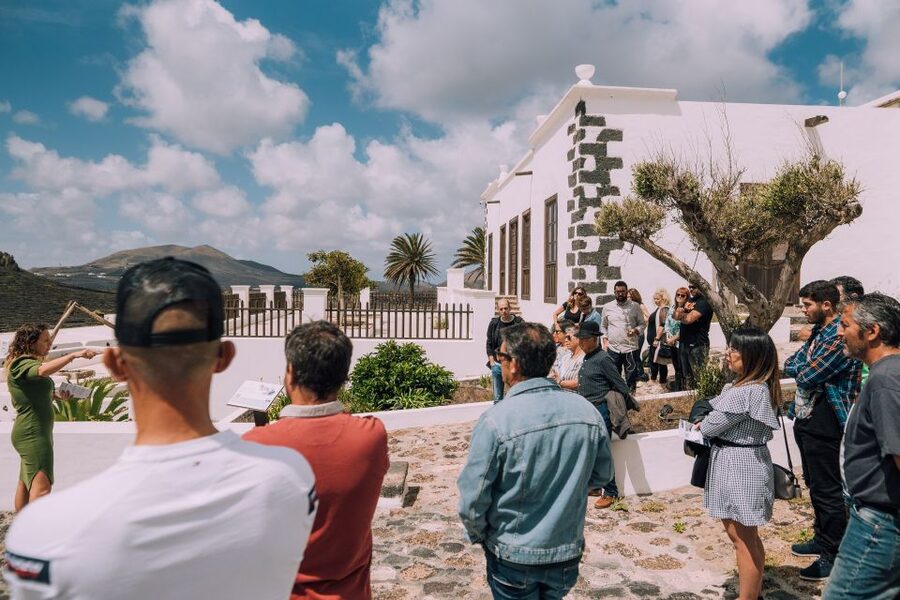 Lanzarote: Vineyard Tour with Wine and Chocolate Tasting - Wine and artisan chocolate in the old house