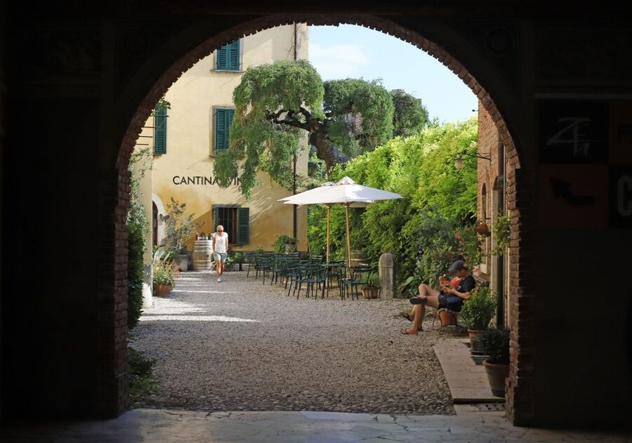 Lazise: Historical Center Wine Tasting Tour - Key details to know before booking