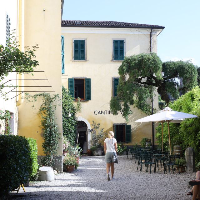 Lazise: Historical Center Wine Tasting Tour - A wine tasting inside Lazise’s old courtyard