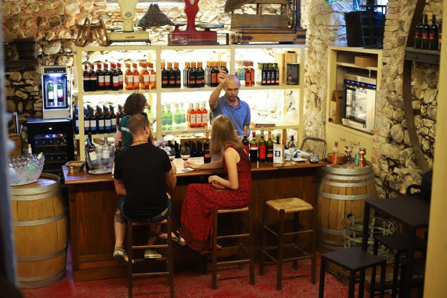 Lazise: Historical Center Wine Tasting Tour - Traditional methods, not just a flight of wines