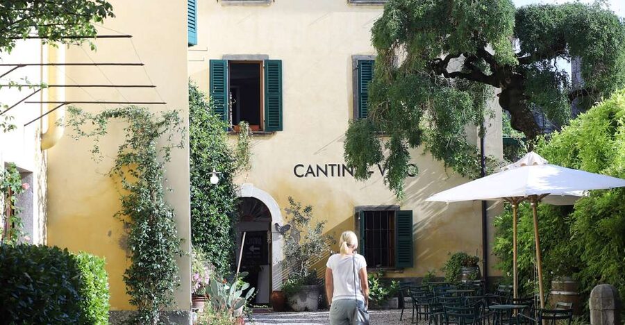 Lazise: Historical Center Wine Tasting Tour - The first glasses: white, rosé, and Bardolino