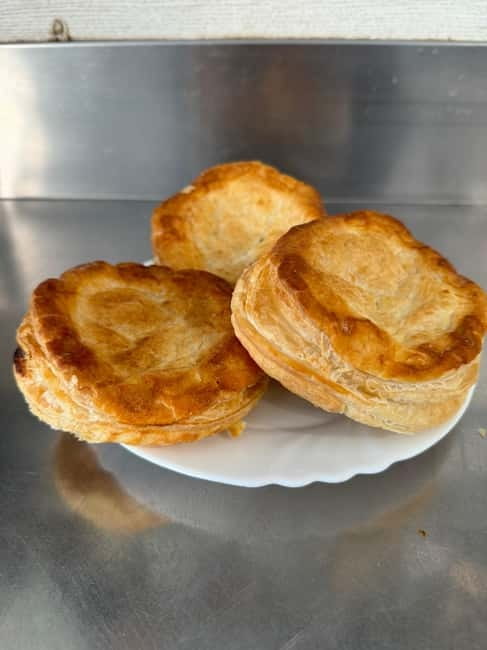 Lecce: Guided Street Food Walking Tour with Food and Wine - Guide quality and language support