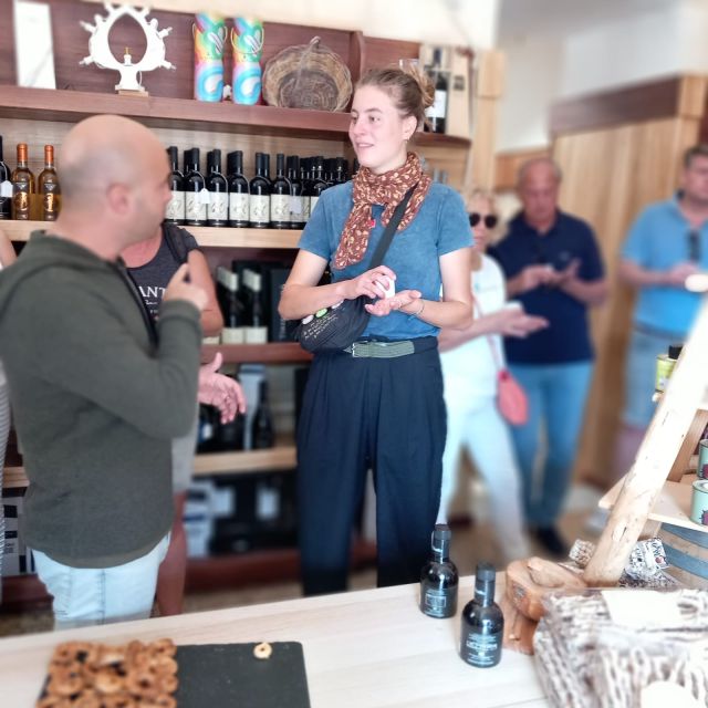Lecce: Guided Tour & Wine Tasting by Bike - Piazza Sant’Oronzo and the Roman amphitheater