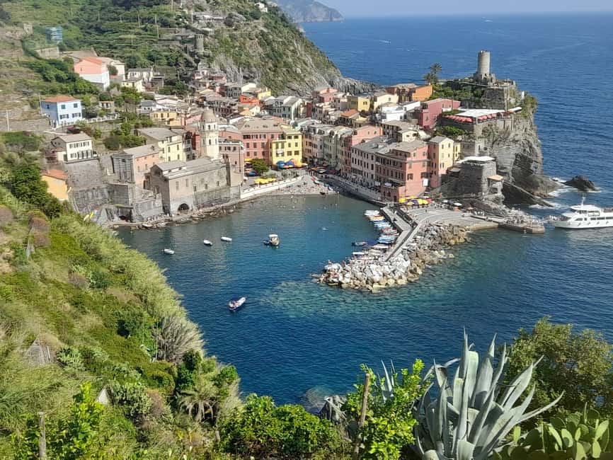 Lemon tour with Limoncino and Wine tasting in Vernazza (Cinque Terre) - What you taste at the table