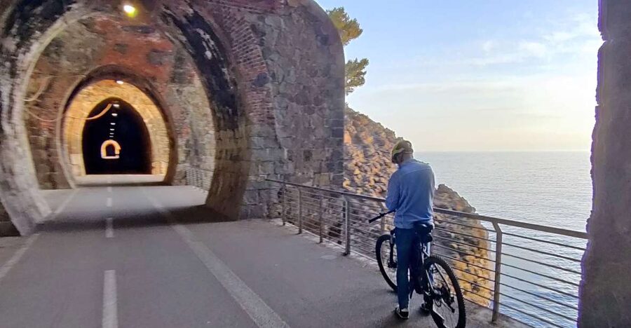 Levanto: Guided E-Bike Tour in Framura with Wine & Focaccia - Starting in Levanto with an e-bike lesson