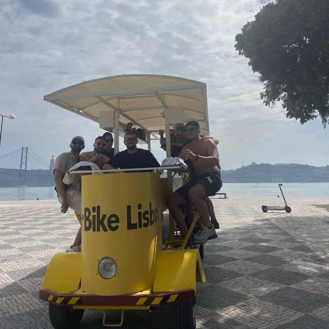 Lisbon: 1-Hour Beer, Sangria or Wine Bike Sightseeing Tour - Music, lights, and the guide’s role