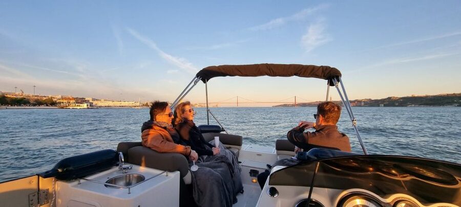 Lisbon: Boat Tour with Champagne - Naval history beside the city