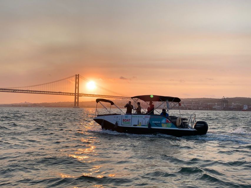 Lisbon: Boat Tour with Champagne - Commerce Square, Cais do Sodré, and the old city