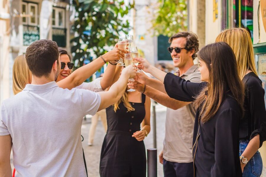 Lisbon: Guided Food and Wine Tasting Tour - Walking into Mouraria and the world of Fado