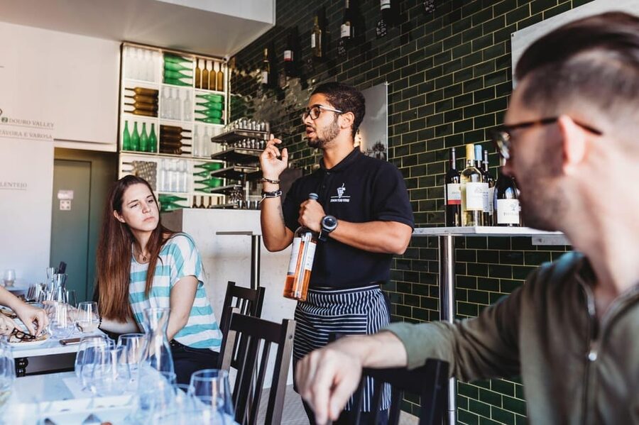 Lisbon: Guided Port Wine Tasting Apéritif/Digestif - Why the guide makes the difference