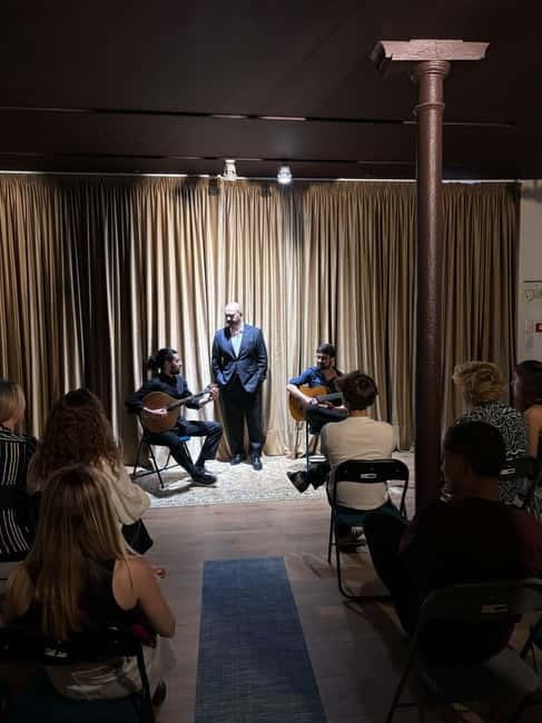 Lisbon: Live Fado Show in Historic Alfama with Port Wine - What happens during the one-hour program