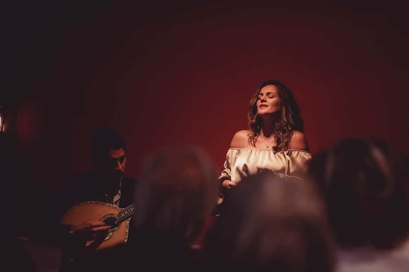 Lisbon: Live Fado Show with Port Wine at Lisboa em Fado - What Lisboa em Fado does well in 50 minutes