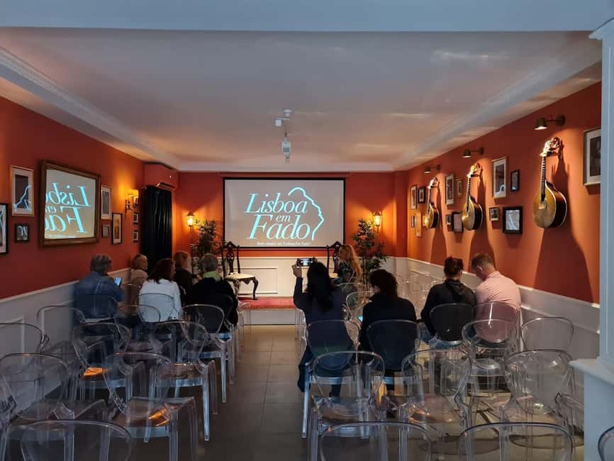Lisbon: Live Fado Show with Port Wine at Lisboa em Fado - How the cultural explanations help