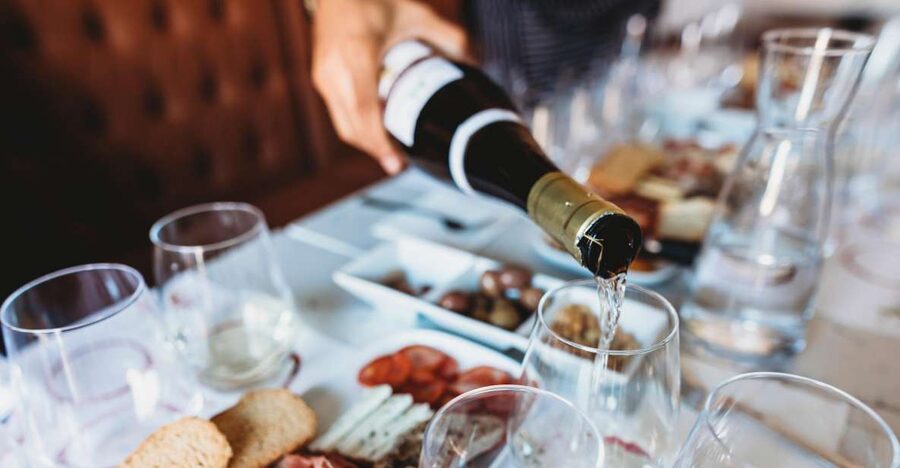 Lisbon: Portuguese Wine and Cheese Tasting with Lunch - Six regions, six glasses, one useful introduction