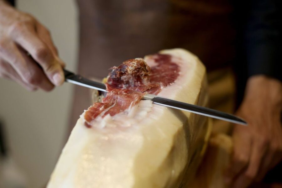 Lisbon: Premium Port Wine Tasting & Tapas - The Five-Port Tasting: White, Ruby, and Tawny