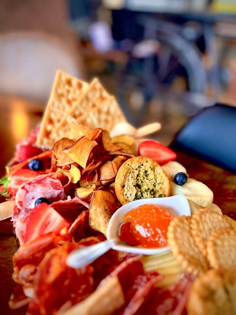 Lisbon: Premium Wine and Tapas Tasting Session - Five Portuguese wines, one very comfortable table