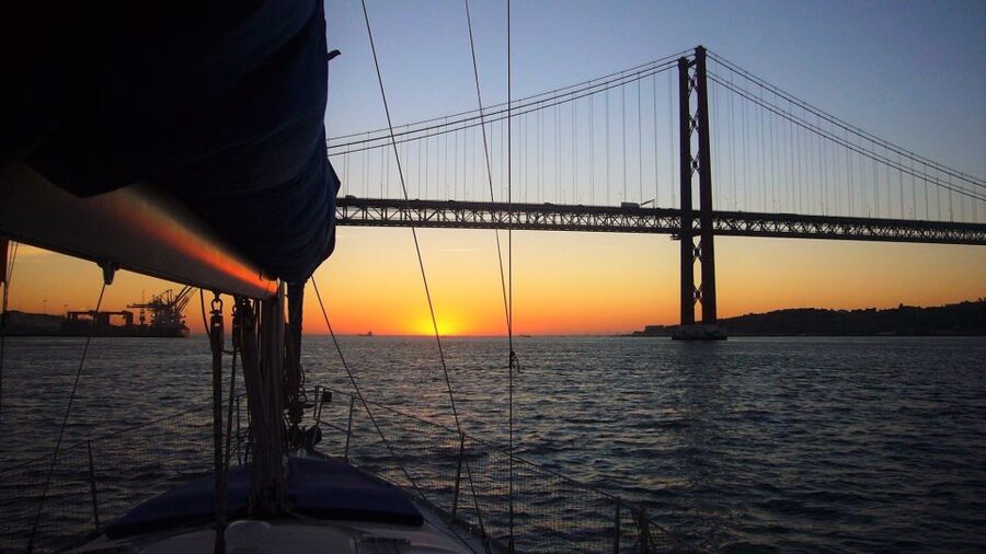Lisbon: Private Sunset Sailing Tour with Champagne - Under the glow of the 25 de Abril Bridge