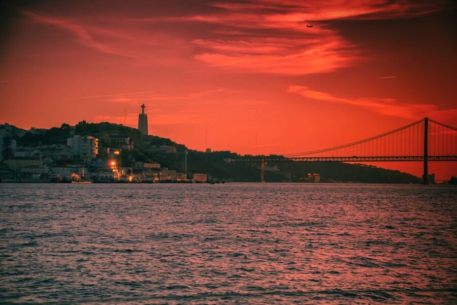 Lisbon: Sailboat Tour w/ Local Guide and Open Bar Green Wine - A quiet start beneath the 25 de Abril Bridge