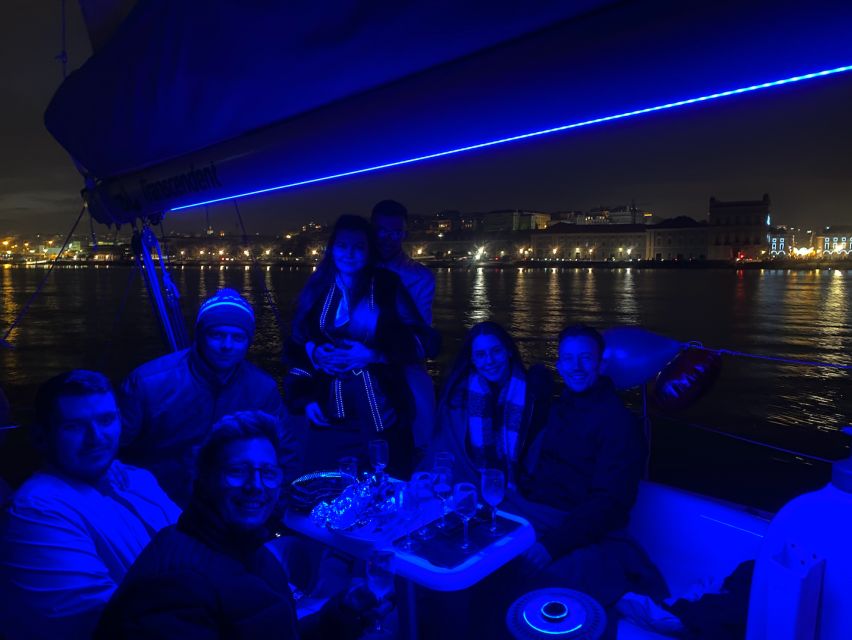Lisbon: Sailboat Tour w/ Local Guide and Open Bar Green Wine - Why the small group size matters