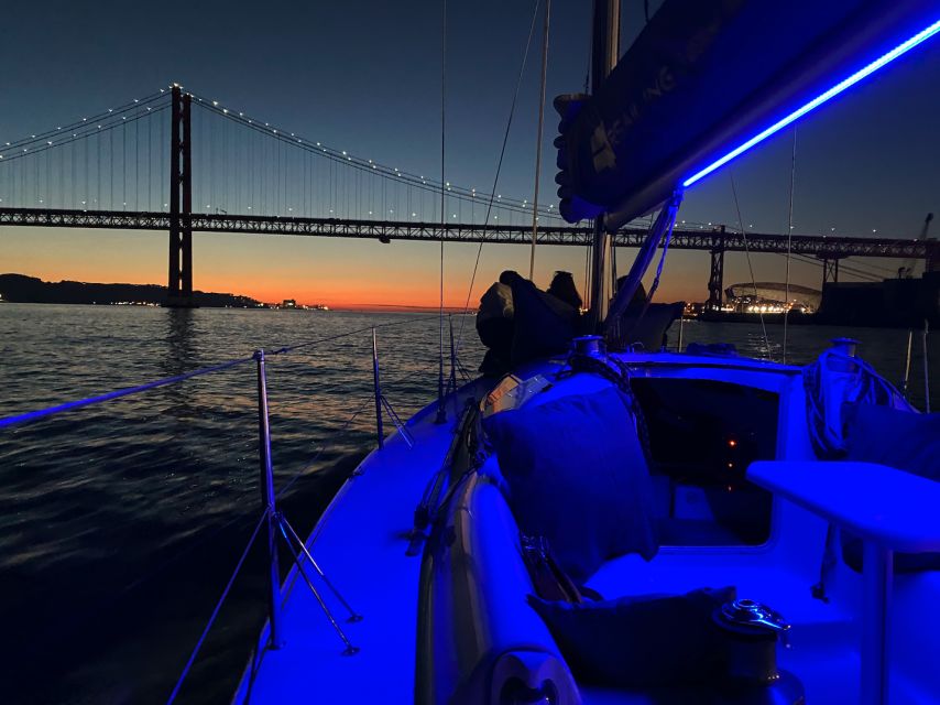Lisbon: Sailboat Tour w/ Local Guide and Open Bar Green Wine - Picking the right departure time