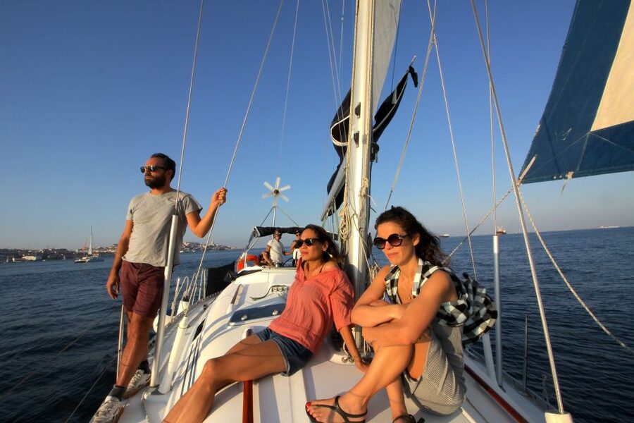 Lisbon: Sailing Tour with Wine and Snacks - What makes this Lisbon sailing trip worth your time