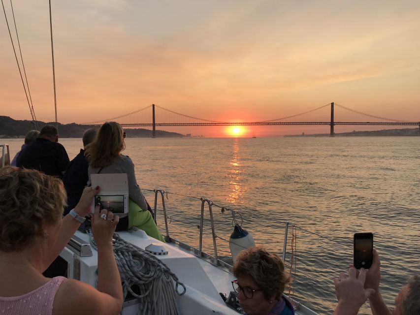 Lisbon: Sunset Sailing Cruise with Wine - The two-hour route along the Tagus
