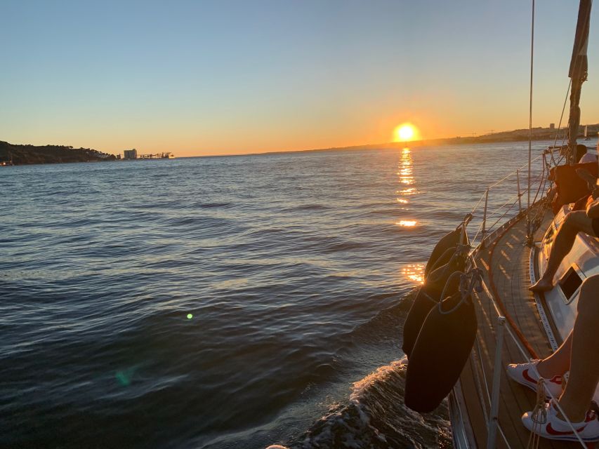 Lisbon: Sunset Sailing Cruise with Wine - Sunset, wine, and the changing light