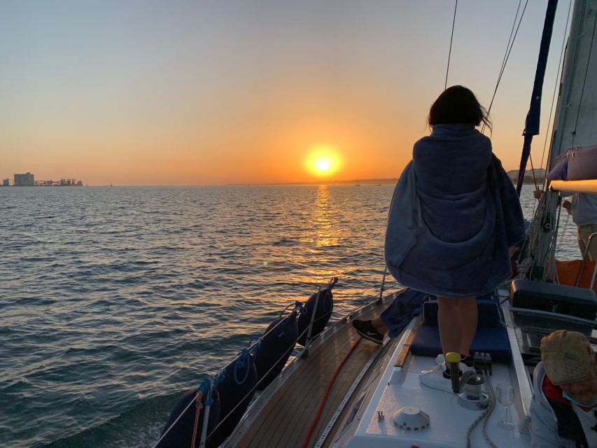 Lisbon: Sunset Sailing Cruise with Wine - Comfort, weather, and what to bring