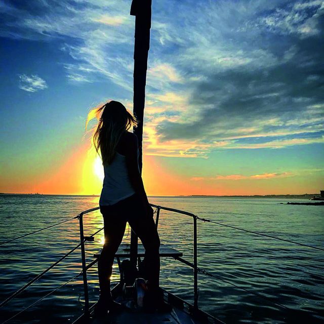 Lisbon: Sunset Sailing Cruise with Wine - Meeting the crew and settling aboard